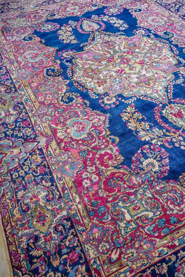 Antique Laver Kerman - Blue Wreath