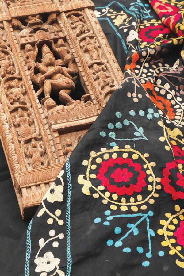 Antique Uzbek Suzani Embroidered Textile - Floral Etching