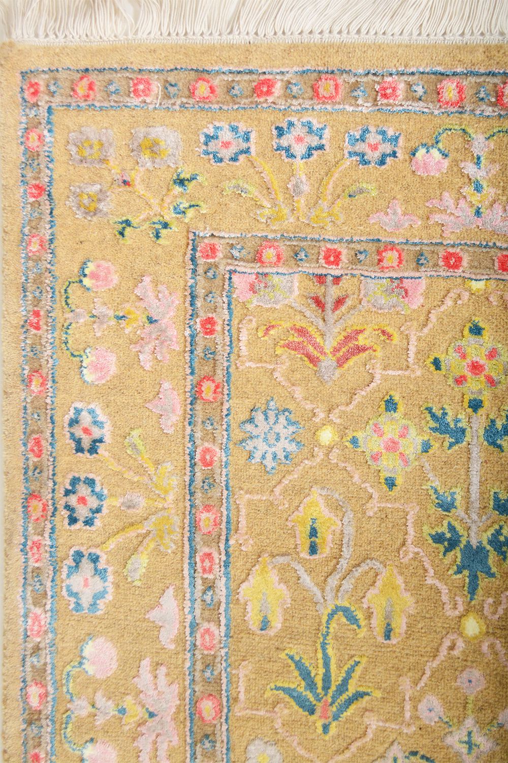 Safavid Collection – Mustard Vase