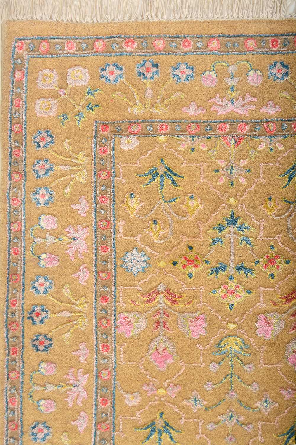 Safavid Collection – Golden Glow