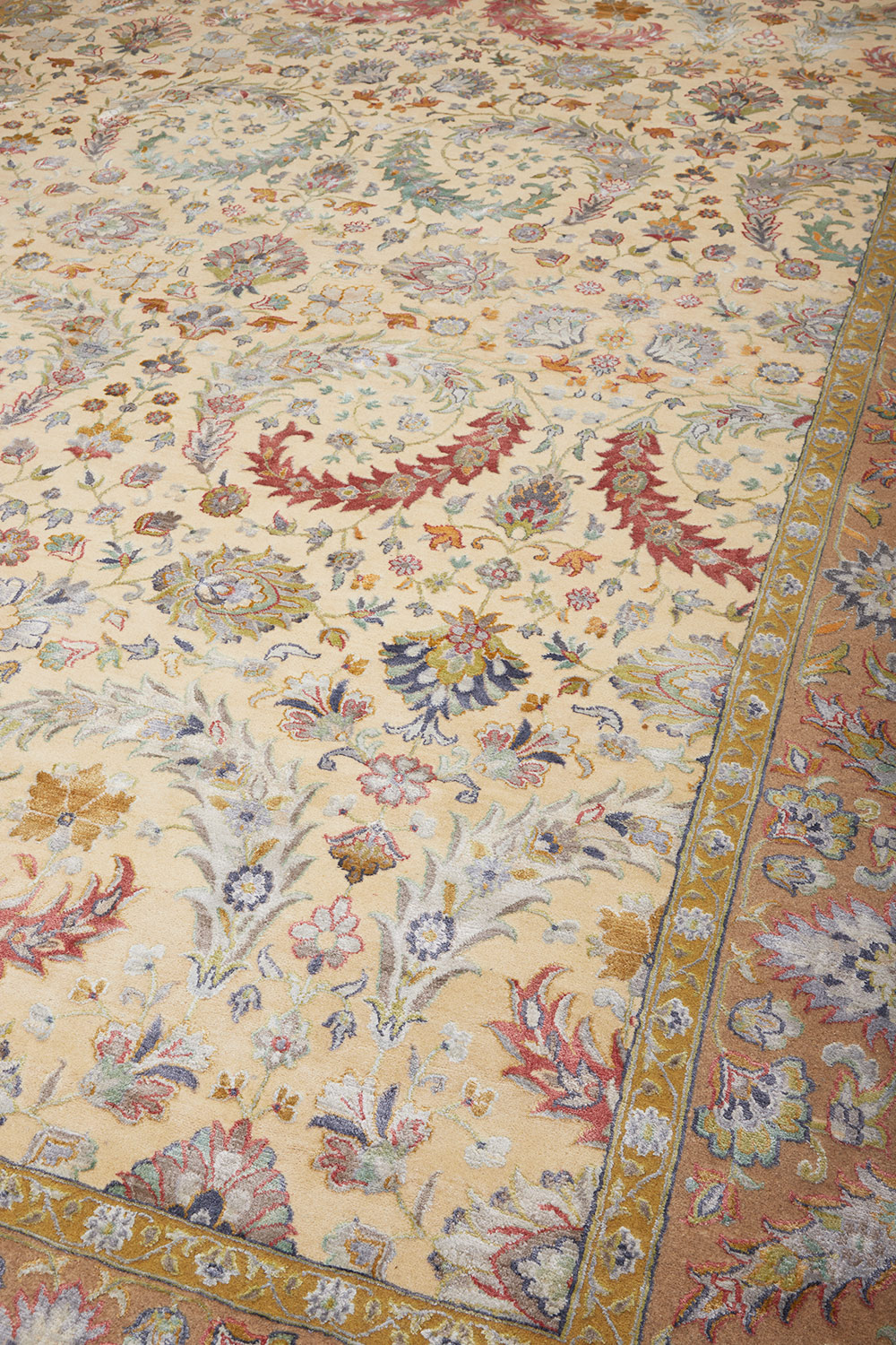 Safavid Collection – Encircle