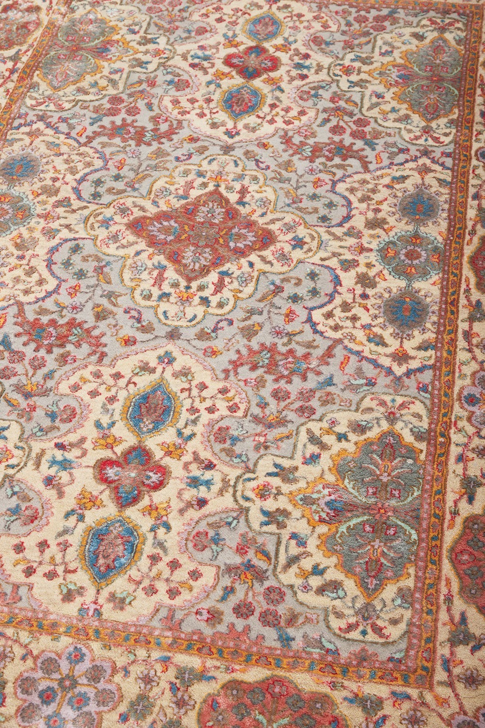 Safavid Collection – Aveline